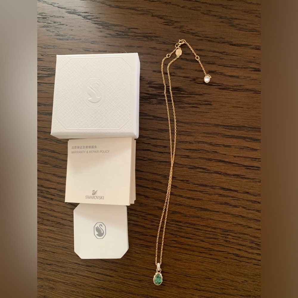 Swarovski green pedant necklace